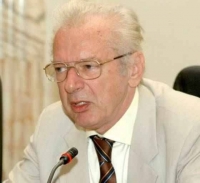Fostul șef al lui Bolcaș despre viitorul judecător la CCR: fosila comunista l-a pupat &icirc;n fund pe mafiotul Băsescu 
