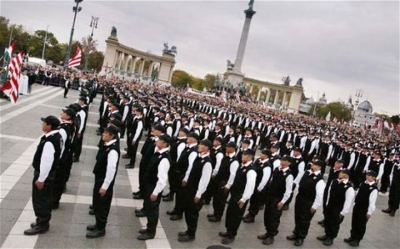 Diferența dintre Dreapta maghiară și "st&acirc;nga-dreapta" de circotecă de la noi