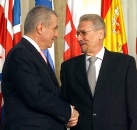 "Șobolanii roșii" țin cu dinții de luntrea USL. Tăriceanu și Constantinescu &ndash; primii la apel 