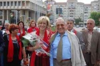 Blonda care a inghitit tot de la bosorogul Ion Iliescu se da la tanarul Iulian Urban