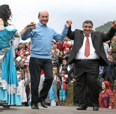 Traian Băsescu, impresarul literar al familiei Cioabă